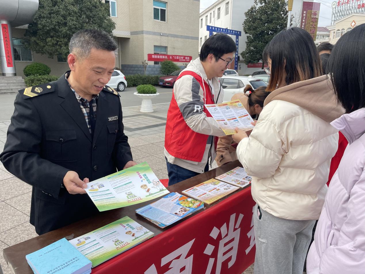 守護(hù)消費(fèi)權(quán)益，共筑誠信環(huán)境——單龍寺鎮(zhèn)開展3·15國際消費(fèi)者權(quán)益日主題系列活動